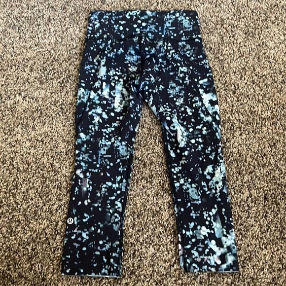 Lululemon Fast & Free Crop II *Nulux 19"
Pixel Haze Multi Black 4
Lulu - Picture 5 of 10